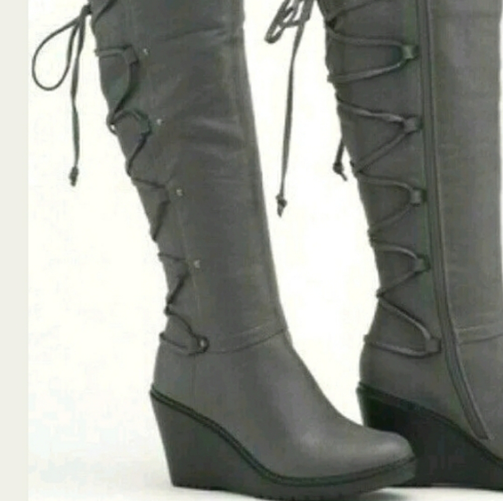 NWT New Sociology gray boots